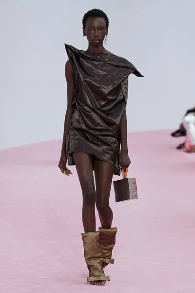 Look 28